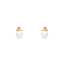 Are you the girl with a pearl earring? If so, this 14 karat gold earring is made for you.
