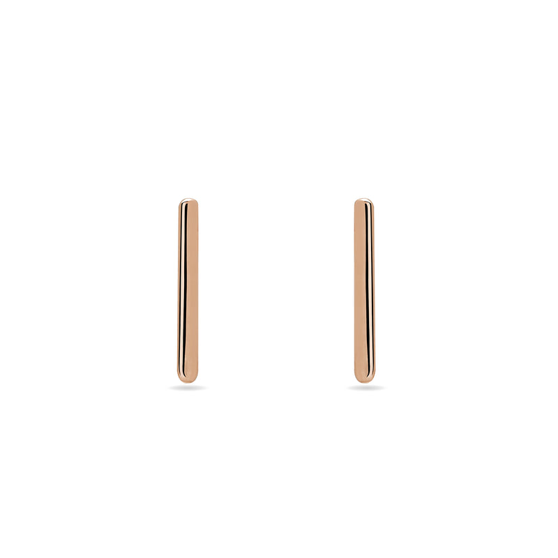 This minimalistic 14 karat gold earring is an essential piece for day to night wear.  rosegold earring
