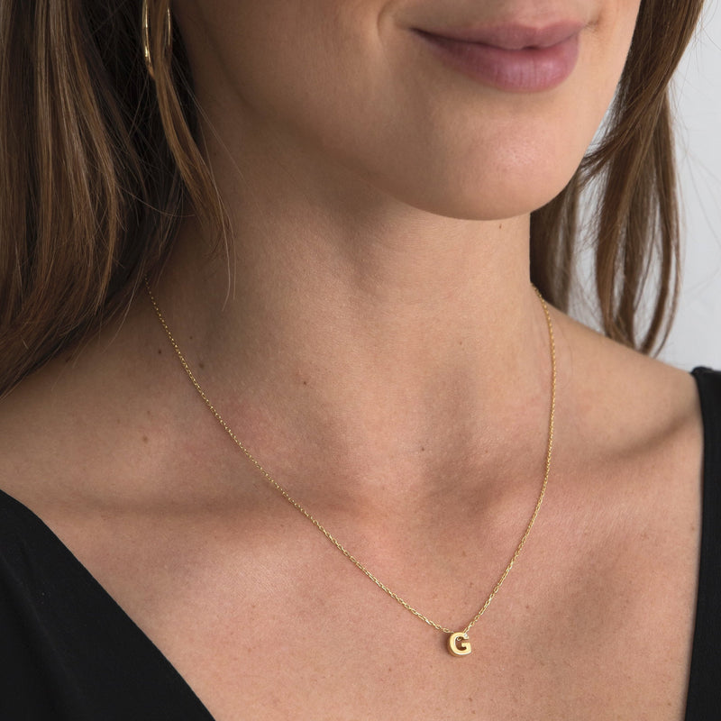 A 18 karat gold vermeil necklace with your initial letter "G". This diamond letter necklace is a special jewelry necklace that can be worn day and night. A genuine diamond stone in the corner of the letter makes this gold diamond necklace a luxury and ideal gift for yourself, your best friend or loved one.