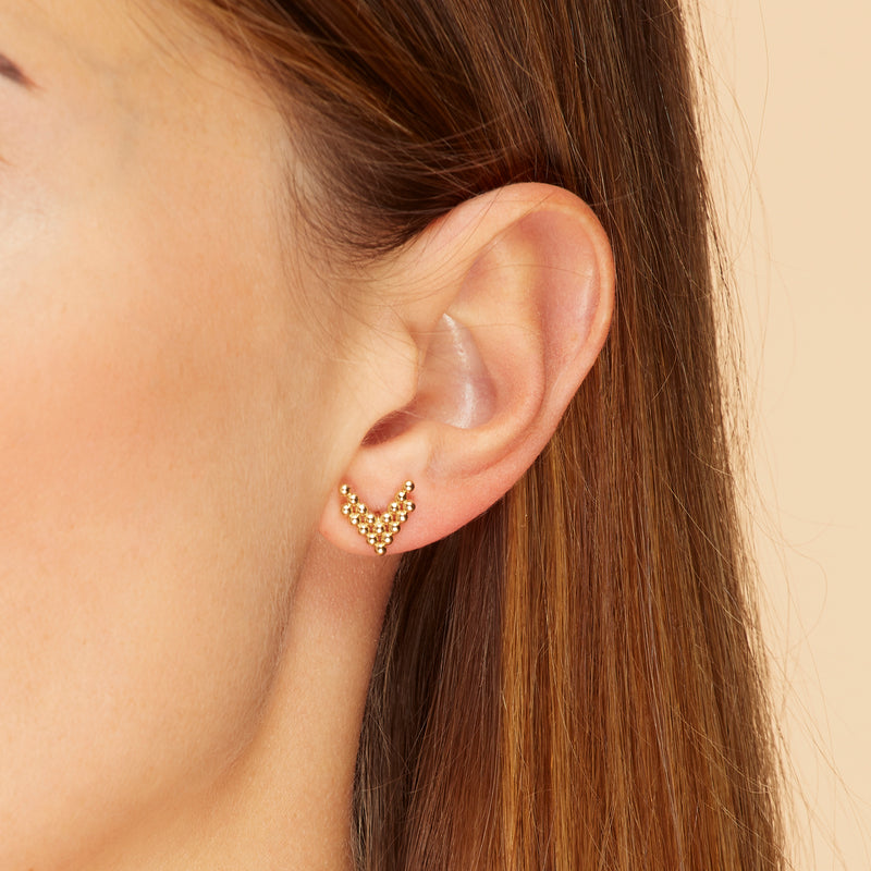 Our dazzling essential! These 14 karat gold earrings feature lined up solid gold balls in V- shape.